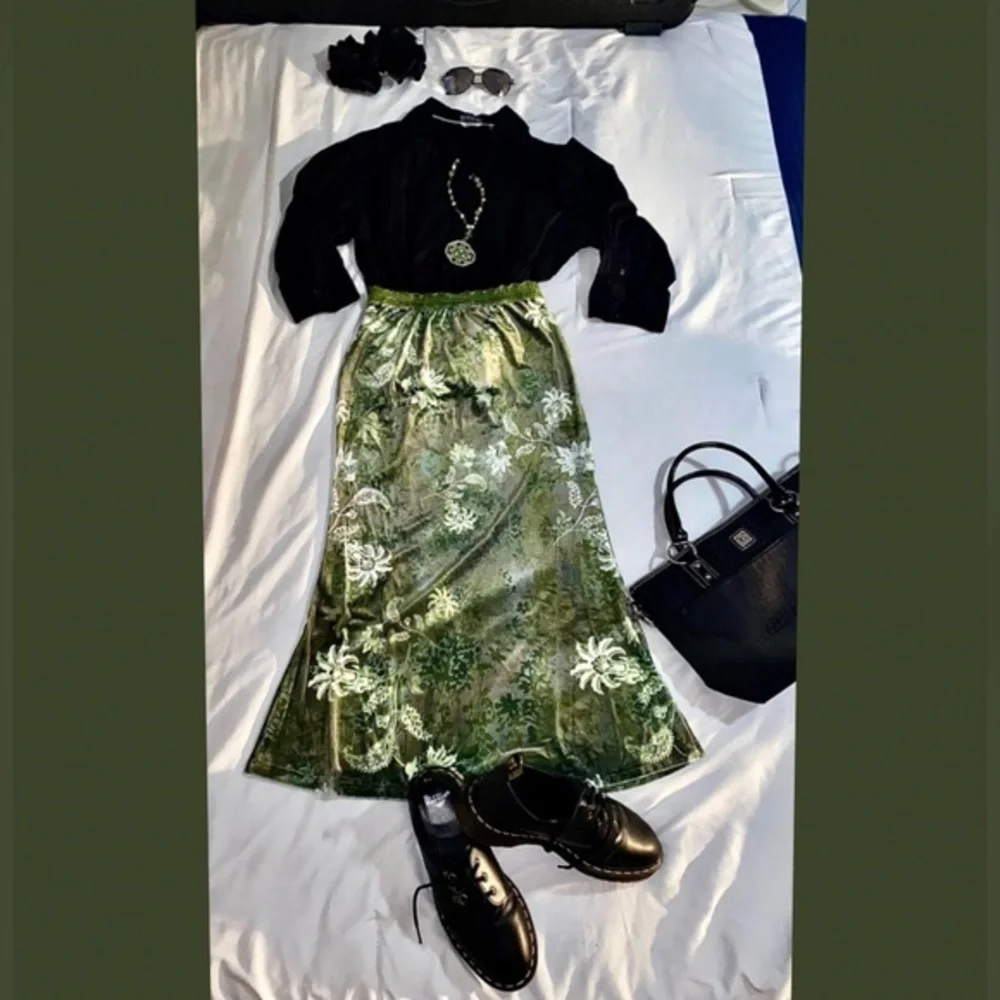 FLORAL A-LINE SHIMMER SKIRT | Shimmery Floral A-line Skirt | Women’s Size 6 - Picture 3 of 11